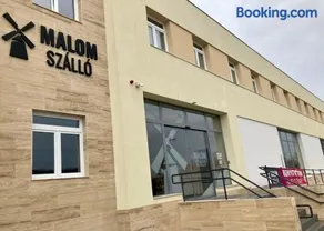 Malom Munkásszálló - Image 1