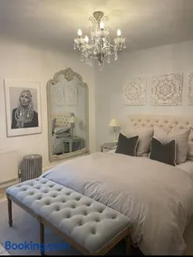 Entire Georgian luxury house - 3 Storey- High St Henley-in-Arden -Two bedrooms-Sleeps 4 people Close to Stratford upon Avon - Warwick - Solihull - NEC - Image 3