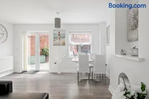 Beach Front House - Image 3