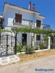 SUNDAY HOUSE - Image 2