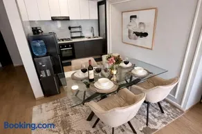Marina Bay Deluxe 2Br By Yourhost - Image 2