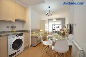 Apartamento zona exclusiva con garaje gratis y Netflix - Image 1