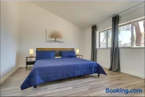 Modern 4-BR near China Lake - Image 1