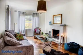 Berrima Cottage, walk to village, open fire - Image 5