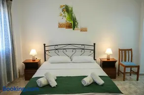 Green Parrot Apartments - Image 3