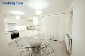 Willow Heights Modern 5-7 Persons/3 Bed Detached - Image 5