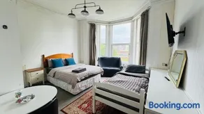 Ensuite Triple Room, by Swansea University, Singleton, Sketty, R2 - Image 4