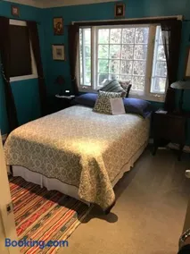 Elaine's Hollywood Bed & Breakfast - Image 3