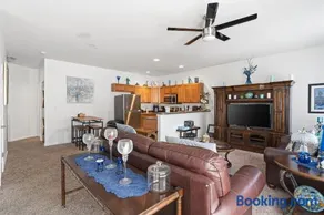Relaxing First floor Condo with Outdoor Shower and Off-street Parking - Image 4