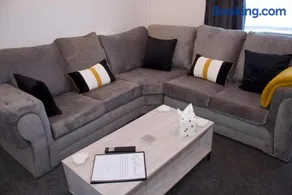 2 Bed Contractor House in St Helens - Free Parking - Wifi - Image 5