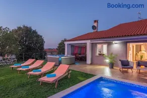 Modern Villa di Rovigno with Pool, Hot Tub and Sea View - Image 5