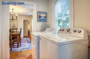 Spacious 6BR close to Portsmouth beaches and UNH - Image 4
