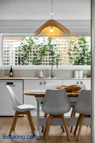 Mellow mountains, boutique beach house - Image 2