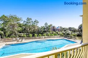 Second Floor Condo with Shared Pool High-Speed WiFi Washer&Dryer & Central AC - Image 4