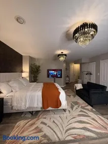Stylish Modern Basement Suite W Private Entrance - Image 2