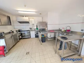 Chambres Etage1 au Gîte Domaine du Luth - Parking gratuit - Cuisine Commune - 20 min Aquascope et Futuroscope - Image 3