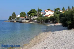 Apartments by the sea Sutivan, Brac - 15617 - Image 4