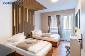 Zentrale Traumwohnung See & Bahn in 2 Min - Image 2