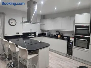 Beautiful AND Cosy -Home Sweet Home-FOUR DOUBLE BEDS, TVs, FANS, & HEATING IN ALL ROOMS-8 GUESTS MAX - Image 1