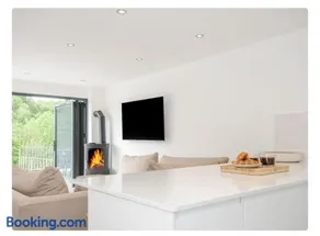 Refurbished Beach Lodge - Image 4