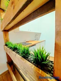 Garden House Jacuzzi - Image 3