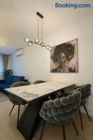 Luxury 2-bedroom apartment with balcony - Image 1