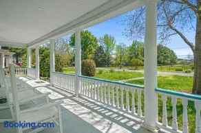 Shore Refections - historic charm just minutes from the beach! - Image 2
