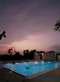 Golden Palm Retreat - Image 3