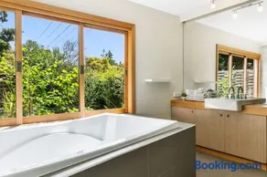 Hobart Heritage Home - Close to CBD & Airport - Image 4