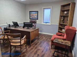 Best value 4 Huge Bedrooms - Image 1