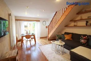 Cheerful Two-Bedroom Residential Home - Image 1
