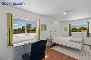 Cozy 3BR Casita Near Freeways with Gated Parking - Image 2
