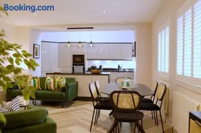 Stunning Coach House - Image 2