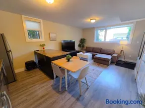 Sandy Hill Downtown Guesthouse - Image 3