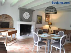 Gîte spacieux avec jardin, piscine, cheminée, et équipements bébé au cœur des vignes du Cognac - Image 2