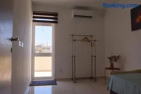 Spacious 3-Bedroom near Three Cities - Image 4
