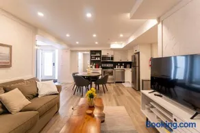 Luxurious And Spacious Apartment With 2 Bedrooms And 2 Baths - Image 2