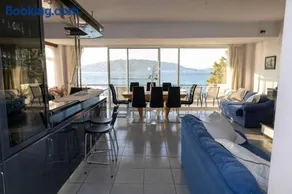 Salamina Blue Horizon House - Image 1