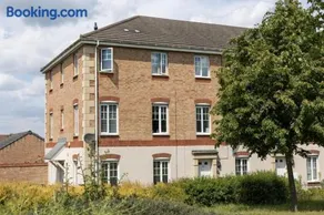 Home near Rugby Station for contractors and Work Commuters, 5 bedroom, Free Parking & Garden - Image 1