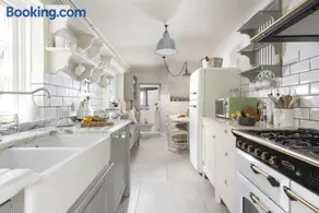 Almond Cottage - Pets welcome - Free Parking - Garden - Image 4