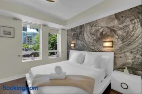 1560 sqft Elegant Condo at Downtown Hi-End Shopping & Dining Area - CN Tower View, Bidet, LockBox - Image 1