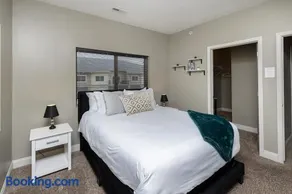 Stylish & Spacious, Pool, Nintendo Switch, King bed - Image 2