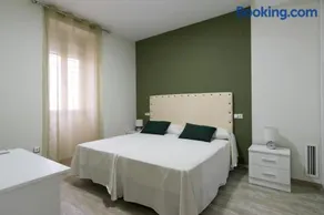 CASA CON PATIO - Image 1
