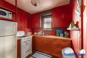 Charming Garden Cottage & Walk to UC & BART & Parking - Image 3