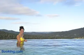 On Eagle Wings Mountain Retreat & Spa - Image 3