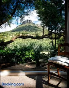Mereweather Estate Cottage - Image 3