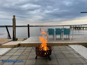 Waterfront Home with Private Beach, Stunning Views - Image 5