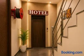 Hotel Devine Opp Jubilee Walk Mall & Near Gurdwara Sohana - Image 3