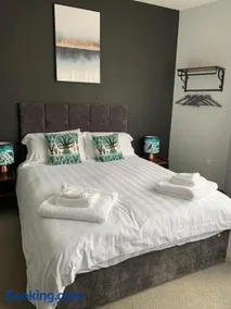 Rooms at The March Hare - Image 3