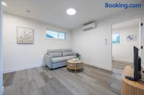 Sunny 1BR Detached Suite - Near City Center - Image 1